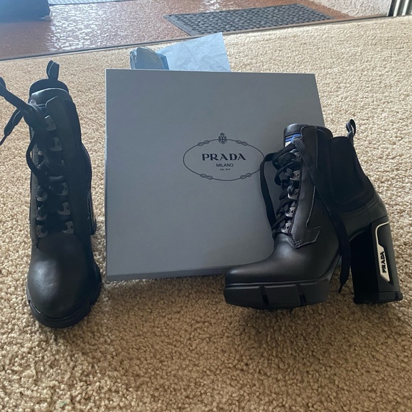 Beautiful black Parada booties! Special to feel fashion this Winter - Picture 2 of 8